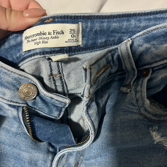 Abercrombie JEANS - Picture 4 of 5